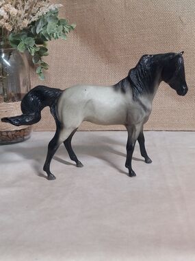 Breyer Classics Grullo Mustang Horse Figurine Wild West Decor "Mesteño's Mother"